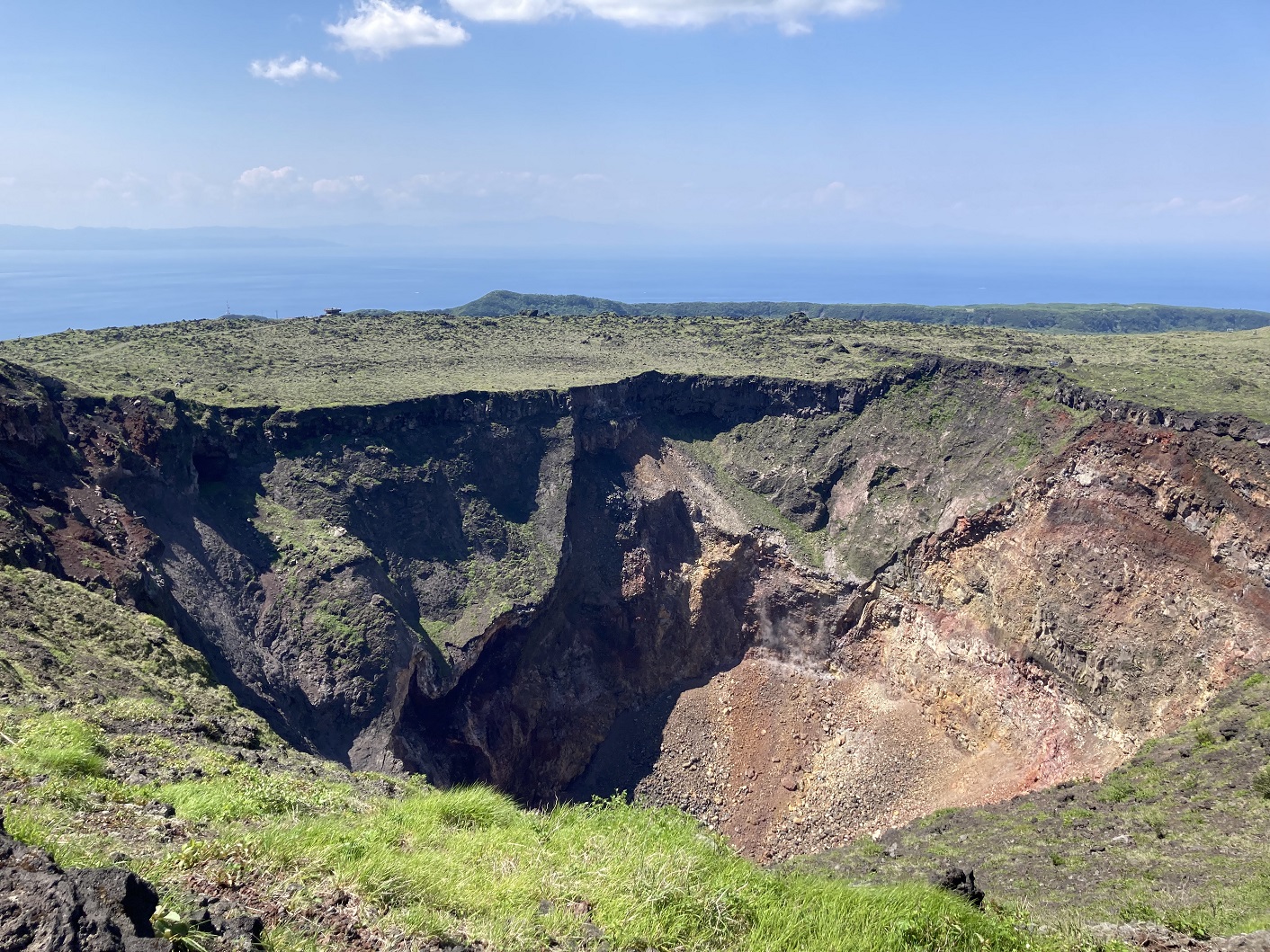 三原山山頂中央火山口