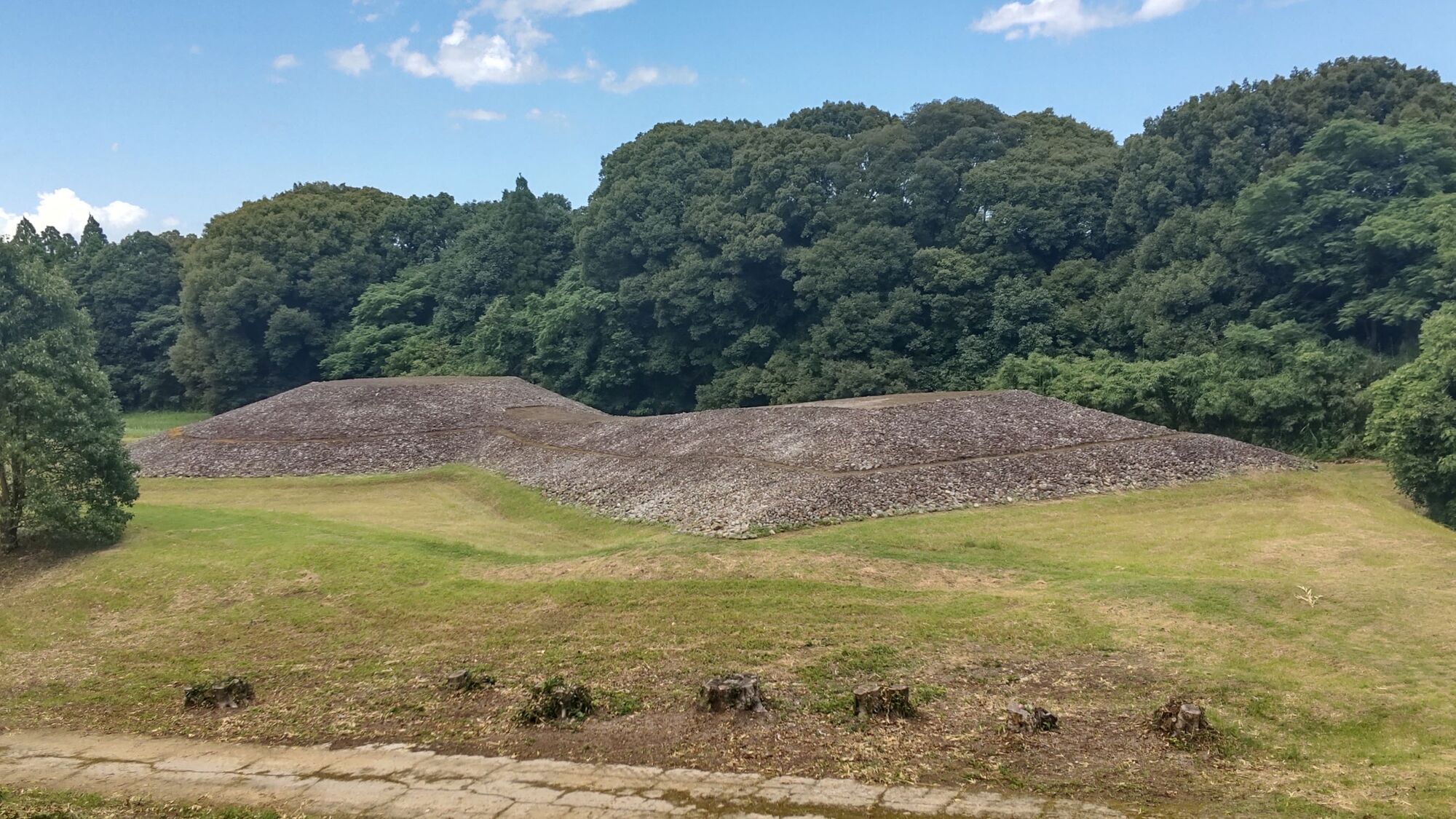 生目古墳群の5号墳（復元）