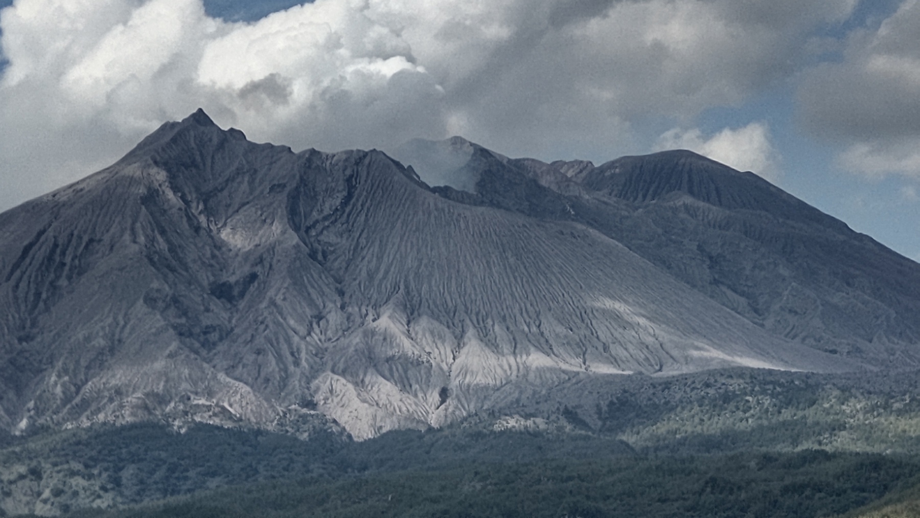 桜島の南岳山頂火口