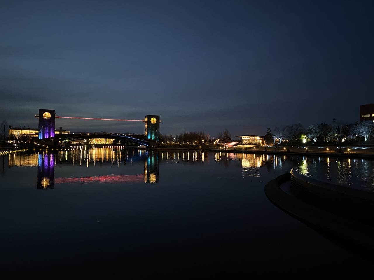 富岩運河環水公園の夜景