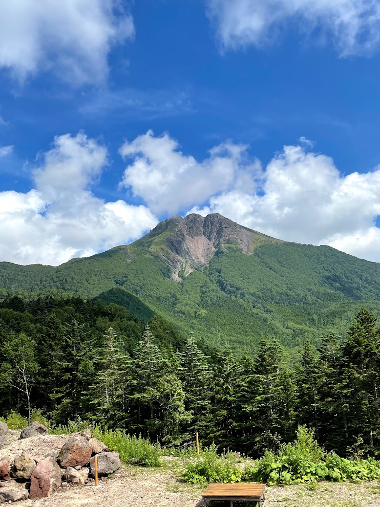 日光白根山を望む