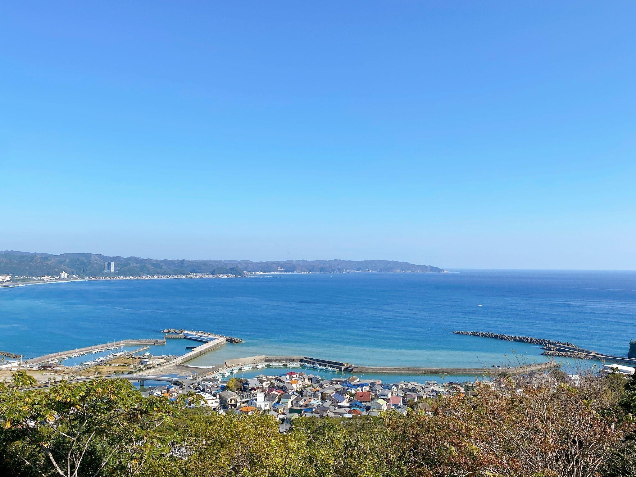 魚見塚展望台から見た鴨川市