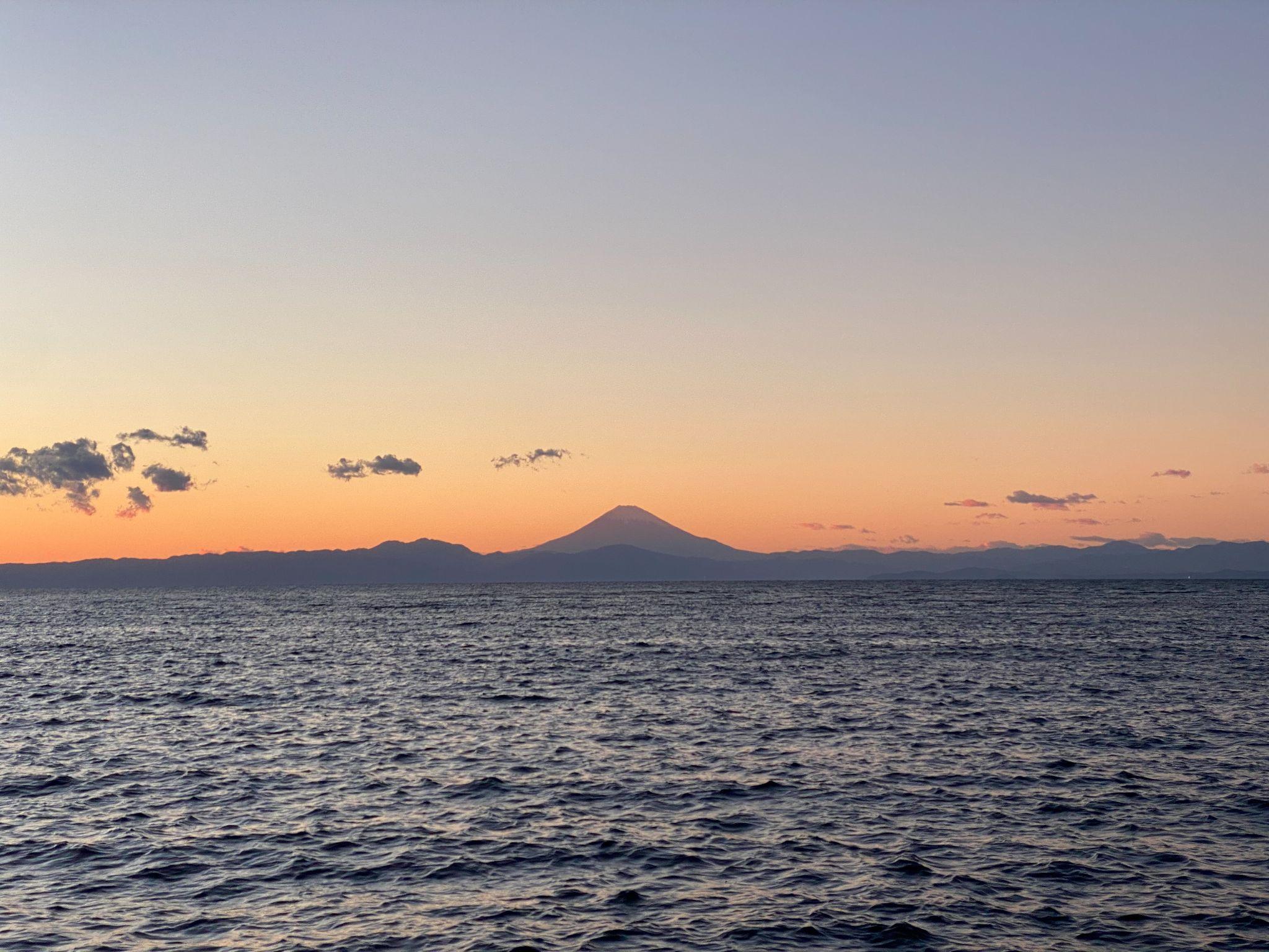 城ヶ島から見る夕富士