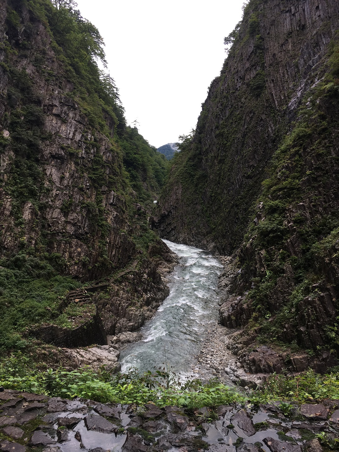 雨の日の清津峡