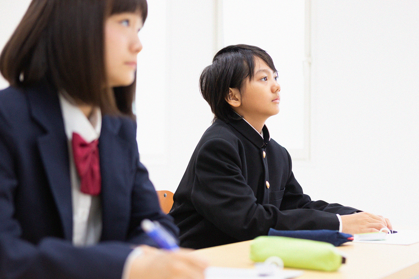 生徒たちが授業を受けている様子