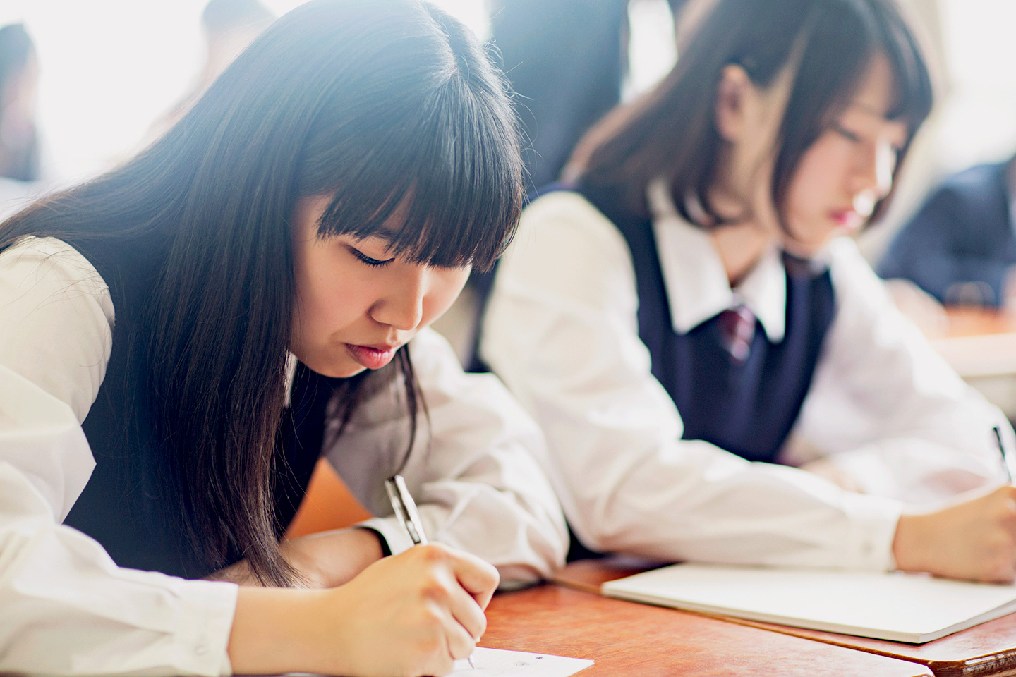 生徒たちが授業を受けている様子