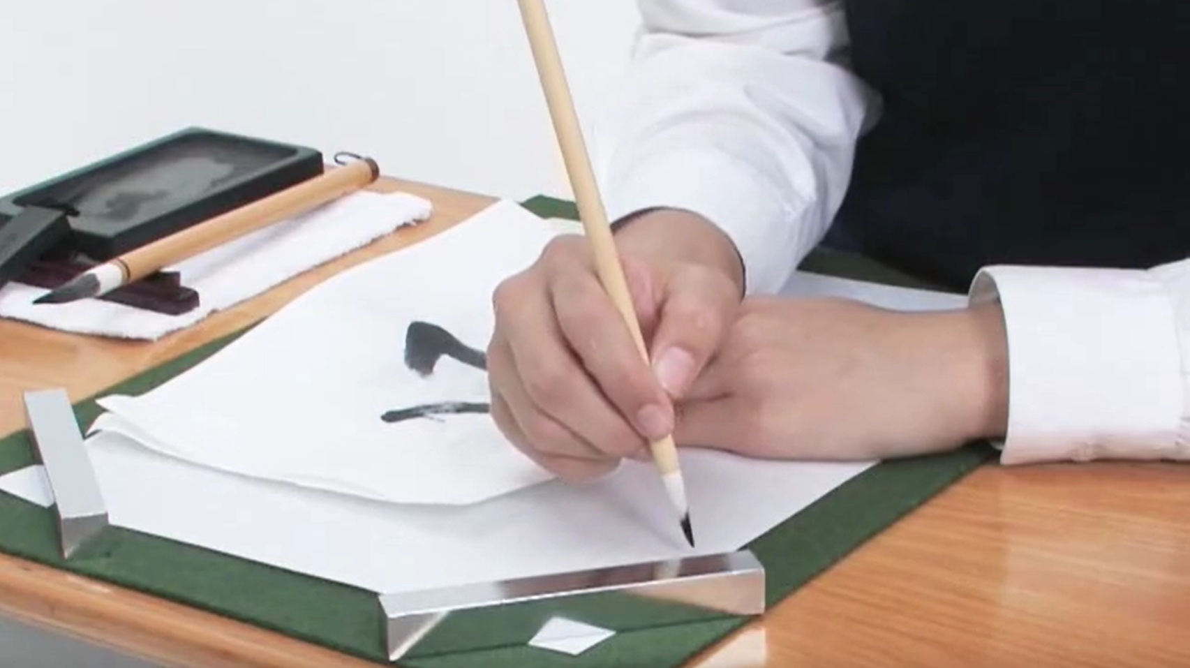 小筆の持ち方とかまえ方 動画イメージ
